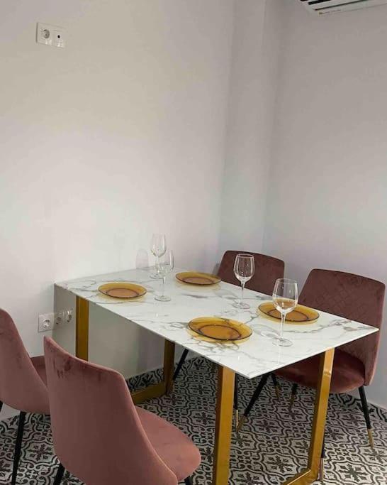 Family Apartment With Private Yard Next To Agios Dimitrios Church Szaloniki Kültér fotó